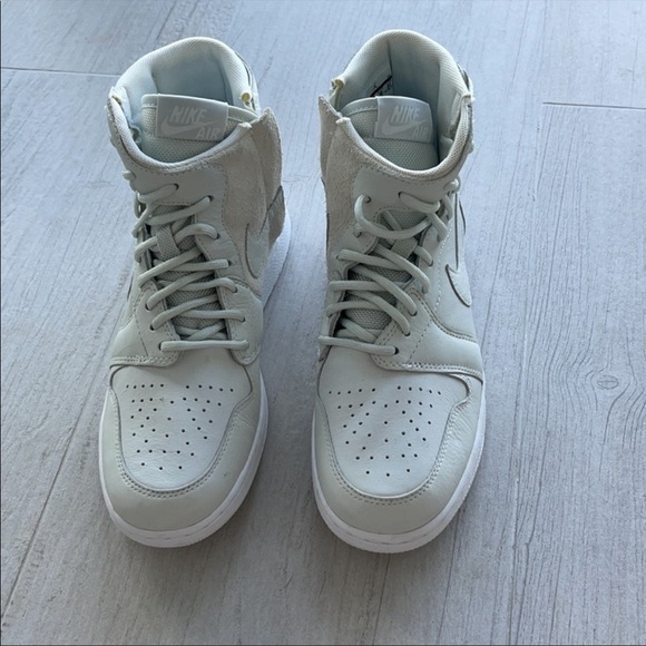 Nike Air Jordan limited edition X revolve - Picture 3 of 6